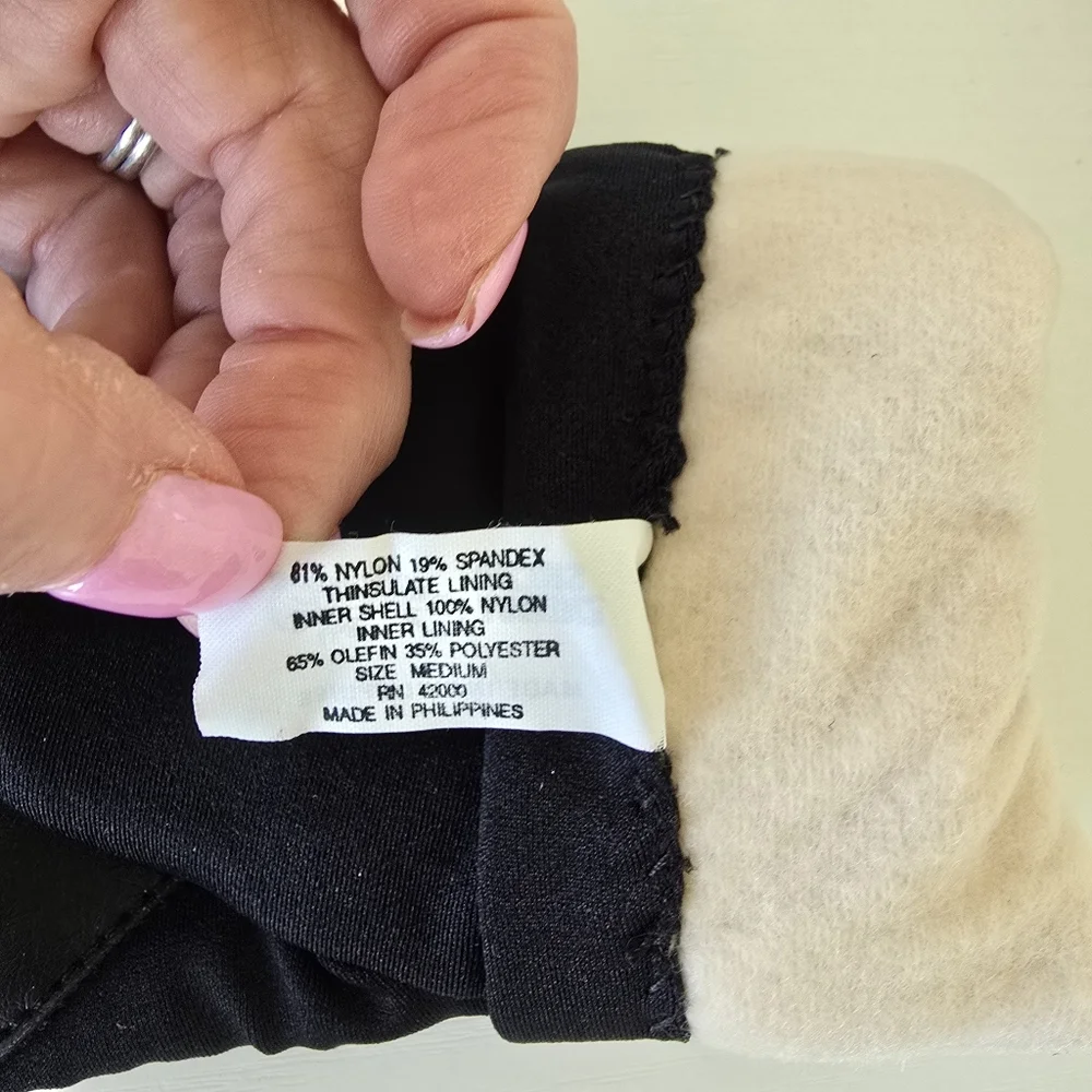Leggs Sheer Energy Thinsulate Women's Classic Black Gloves - Size Medium